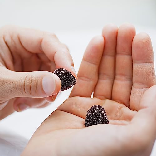 AIRBORNE ELDERBERRY + ZINC & VITAMIN C GUMMIES FOR ADULTS, IMMUNE SUPPORT VITAMIN D & ZINC GUMMIES WITH POWERFUL ANTIOXIDANT VITAMINS C D & E – 50 GUMMIES, ELDERBERRY FLAVOR