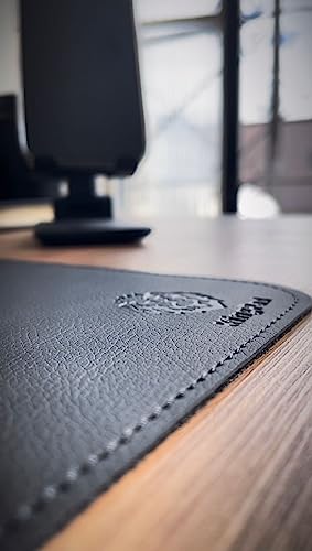 Mouse Pad Grande 90x40cm KingPad Couro Ecológico Preto – Desk Pad Antiderrapante para Escritório, Home Office, Estudo – Tapete de Mesa Resistente à Água