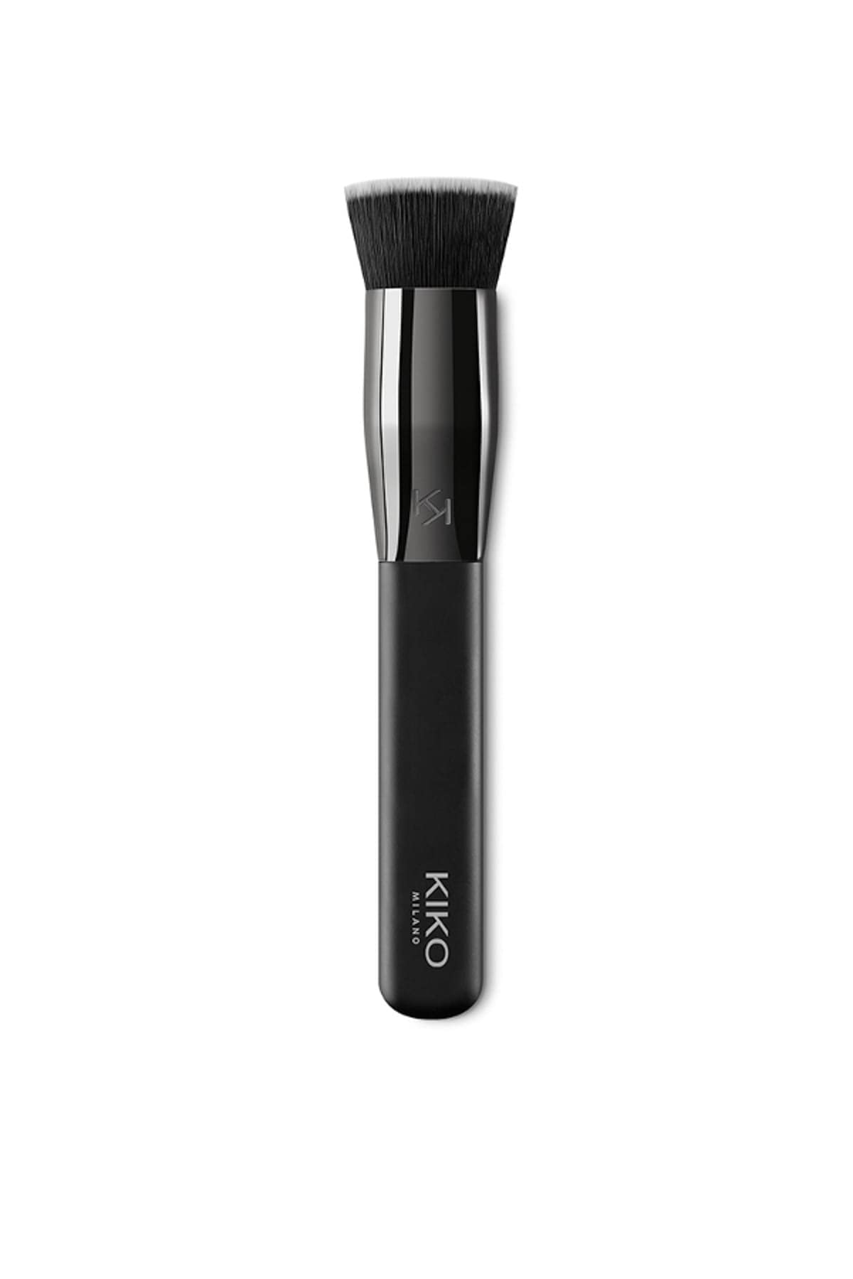 KIKO Milano Face 05 Round Foundation Brush | Flat-topped brush with synthetic fibers for applying liquid or mousse products