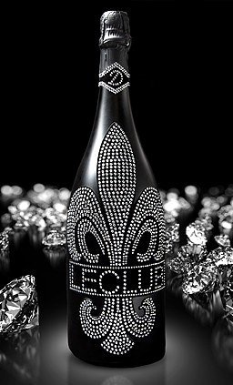 Das Sekt Geschenk Cuvée Le Club trocken mit über 1000 geschliffenen Schmuckkristallen mo-dern Muttertag tarn-et Luxus Frau Fr