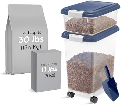 - Recipiente hermético de armazenamento de comida para animais de estimação de 35 lb 45 litros com colher e caixa de petiscos para cães, gatos e pássaros, mantém pragas afastadas