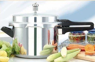 Diamond Outer Lid Aluminium Pressure Cooker 7.5 Litres