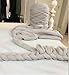 Non-Mulesed Chunky Wool Yarn Big Chunky Yarn Massive Yarn Extreme Arm Knitting Giant Chunky Knit Blankets Throws Grey White (2kg/100M/4.4 lb, Grey)