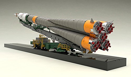 Good Smile Soyuz Rocket & Transport Train 1: 150 Scale Plastic Model Kit - Thumbnail 2