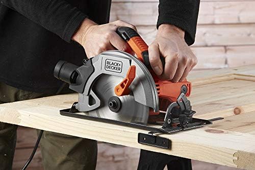 Sierra Circular 1500W, velocidad 5.500 rpm, diámetro de disco 190mm, corte a bisel 0-45°, Incluye guía lateral para corte recto y llave hexagonal, CS1550