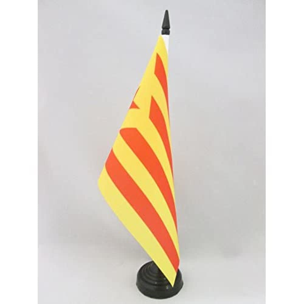 AZ FLAG Catalonia Estelada Vermella Table Flag 5'' x 8'' - Independentist Catalan Office Decoration 100% Polyester 21 x 14 cm - Mini Desk Flag with Pole and Black Plastic Base