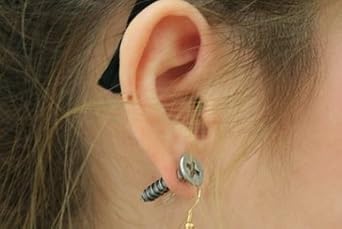 Amazon 空縁隊 ネジ ピアス 2個セット 両耳用 コスチューム用小物 黒 シルバー コスプレ 仮装 通販