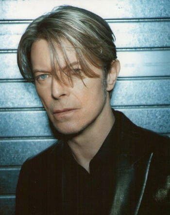 Amazon ブロマイド写真 デビッド ボウイ David Bowie 黒い服 アップ アイドル 芸能人グッズ 通販