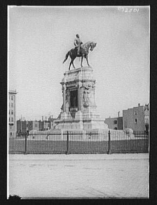Photographs - INFINITE PHOTOGRAPHS Photo: Robert E Lee Monument,Statues,memorials,Sculpture,Richmond,Virginia,VA,1900