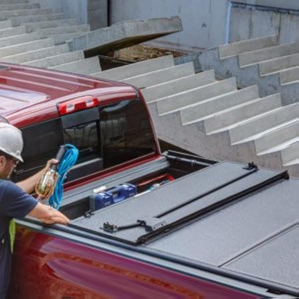 Amazon Com Gm Genuine 19330068 Hard Quad Fold Tonneau Cover Automotive