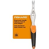 Fiskars Ergo Garden Hand Weeder Tool, Heavy Duty for Removing Weeds &amp; Roots | Angled Cast Aluminum Head for Leverage, Ergonomic SoftGrip Handle, Hang Hole Storage, Dandelions and Thistles