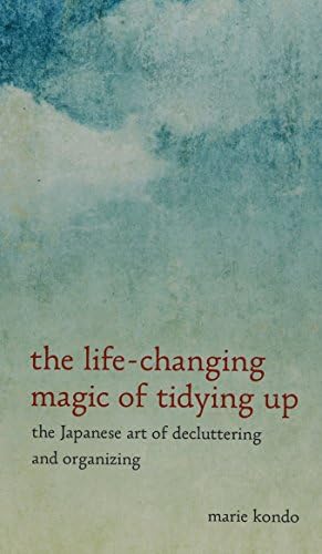 The Life-Changing Magic of Tidying Up: The Japanese Art of Decluttering and Organizing (Thorndike Press Large Print Peer Picks) Hardcover – Large Print, 9 Dec. 2015