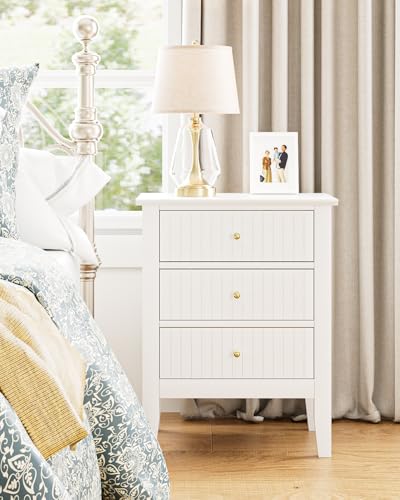 HEYZOEY Bedside Table with 3 Drawers, Vintage Bedside Cabinet, Wooden Side Table with Storage, Retro End Table for Bedroom, Living Room and Home Office(white, 17.8 x 13.3 x 24 in)