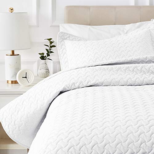 AmazonBasics Oversized Quilt Coverlet Bed Set Twin, Cream Wave