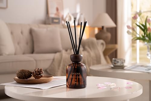 Lyqora Kyoto Noir Room Fragrance Sticks 200 ml Premium Reed Diffuser - Room Perfume Long-Lasting Air Freshener Home Decoration Aesthetic for Living Room, Bedroom, Bathroom, Elegant Gift Idea | Luxus Raumduft im edlen Amberglas mit Holzdeckel. Elegante Noten von Moschus & Amber für ein luxuriöses Premium Ambiente