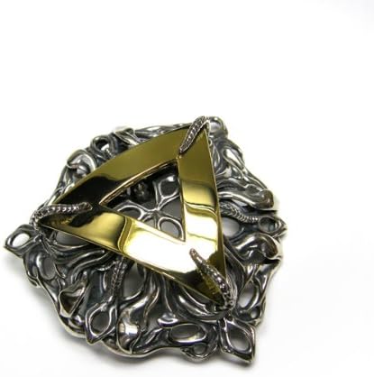 Amazon 牙狼 ガロ Garo シルバーグロッサリー 黄金騎士エンブレムブローチ コスメ アクセサリー おもちゃ