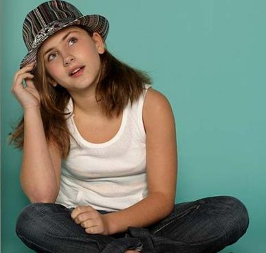 Ilona Mitrecey bei Amazon Music