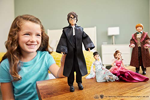 Mattel Harry Potter GFG13 - Weihnachtsball-Puppe, ca. 27cm groß, mit Einladung zum Weihnachtsball und Festumhang, tolles Spielzeug Geschenk für Kinder ab 6 Jahren – Bild 3