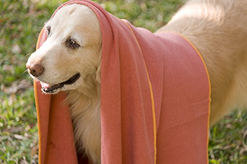 YogaRat Mugzy's Mutt Towel: Awesome 100% Microfiber pet towel attracts but won't trap fur - 28" x 50"