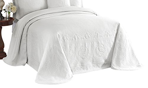 Historic Charleston 13989BEDDQUEWHI King Charles 120-Inch by 102-Inch Matelasse Queen Bedspread, White
