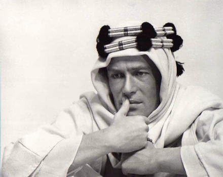 Amazon ブロマイド写真 アラビアのロレンス トーマス エドワード ロレンス ピーター オトゥール 口に指あて アイドル 芸能人グッズ 通販