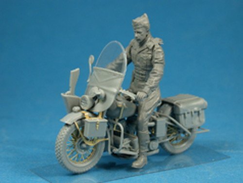 MiniArt Models 1/35 U.S. Military Policeman with Motorcycle Model Kit