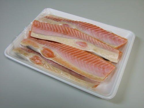 Amazon 極旨 ｂ級グルメ食材 鮭ハラス うす塩 ６００ｇ 大判５ ７本入 那須那珂川 紀作 鮮魚 通販