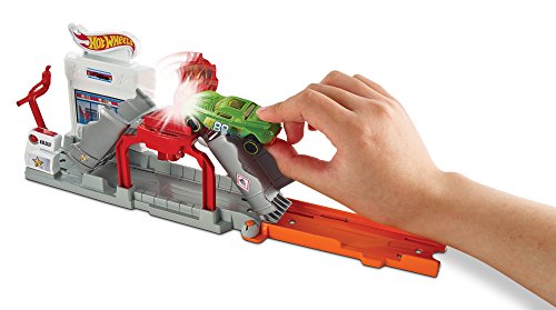 Hot Wheels Blaze Blast Playset
