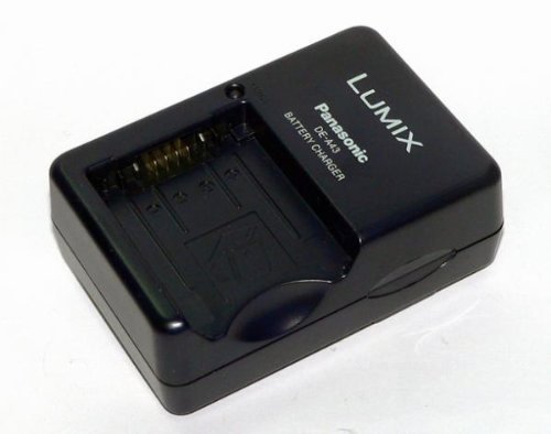 PANASONIC LUMIX BATTERY CHARGER DE-A43B, DE-A43
