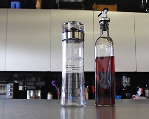 Juvale All-in-One Salad Dressing Making Cruet - Salad Dressing Mix and Pour Container - 550mL