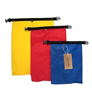 Schnorchelmasken 41BDDTtSj7L. SS300 Verpackung mit drei trockenen Säcken in verschiedenen Größen, inkl. Säcke 3L, 5L, 8L.
Hochwertiges Polyester Rip-Stop-Gewebe mit Roll-Top-Verschluss, hält Ihre Gegenstände trocken.
Beschichtet mit 100% dichten Nähten, gut aufgenäht, Siegelband, PU-Futter für Undurchlässigkeit.