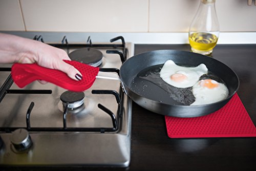Q's INN Red Silicone Trivet Mats | Hot Pot Holders | Drying Mat. Our 7 in 1 Multi-Purpose Kitchen Tool is Heat Resistant to 440°F, Non-slip,durable, flexible easy to wash and dry and Contains 4 pcs.