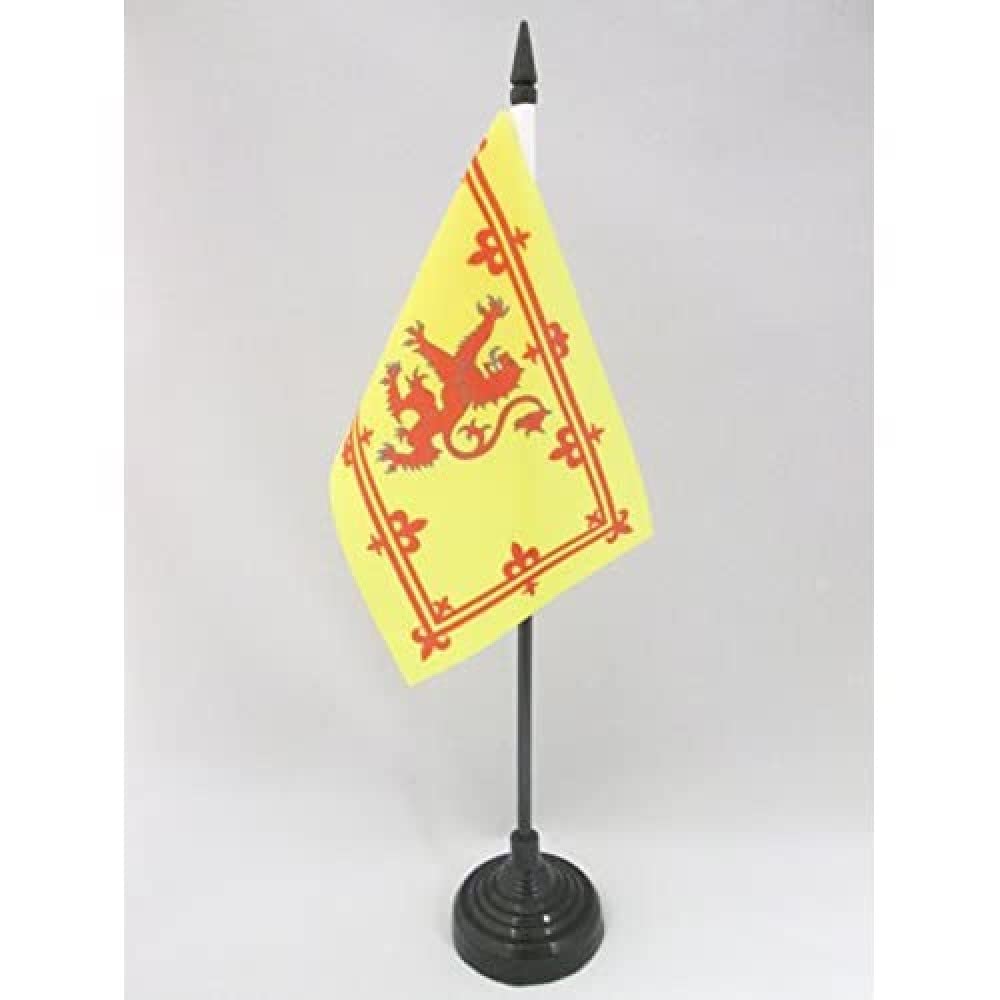 AZ FLAG - Kingdom of Scotland Table Flag 4'' x 6'' - Royal Scottich Office Mini Banner 100% Polyester 15 x 10 cm - Mini Desk Flag with 10'' Pole and Black Plastic Base