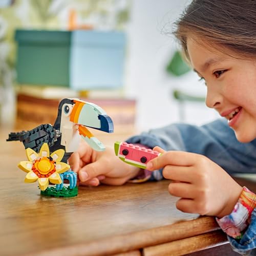 LEGO Creator Wilde Tiere: Tropischer Tukan - 3-in-1-Spiel Tier verwandelt Sich in Schmetterling Minifigur oder Fisch - Kreatives Spielzeug - Geschenk für Mädchen und Jungen ab 7 Jahren 31173 10