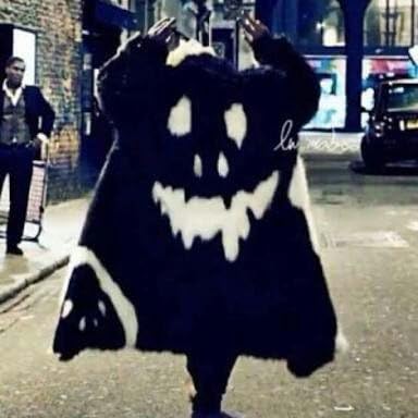 Amazon Co Jp Bigbang ジードラゴン ピタカゲ G Dragon 着用 ブラック スマイル ファーコート ビッグバン ジヨン 黒 ホビー 通販