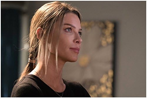 Lauren German 8 Inch X 10 Inch Photograph Lucifer Tv Series 2015