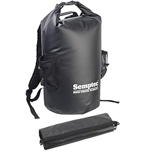 Semptec Urban Survival Technology Wasserdichte Packsäcke: Wasserdichter Trekking-Rucksack aus Lkw-Plane, 40 Liter, schwarz, IPX6 (Rucksack LkwPlane, Outdoor-Rucksack wasserdicht, Trinkflasche) 1 Schnorchelmasken 41CeTCXli7L. SS300 Ideal für Camping, Trekking, Wandern & Co. • Top-Begleiter auch auf dem Motorrad • Robust und strapazierfähig • Alles ist gut geschützt vor Nässe • Hoher Tragekomfort • 2 praktische, verschließbare Seitentaschen
Robuste Lkw-Plane mit Hochfrequenz-verschweißten Nähten • Hoher Tragekomfort dank gepolsterter Schultergurte und Brustgurt, jeweils verstellbar • Material: 500 D Tarpaulin, IPX6
Wasser- und staubdichter Roll-Verschluss mit Clip-Schnalle • Verstärkter Tragegriff • Farbe: schwarz