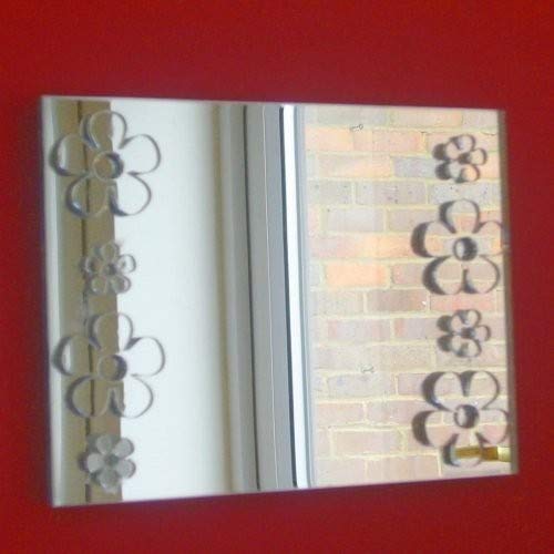 Rectangle Mirror 30cm x 20cm with 4 Large and 4 Small Mirrored Daisies