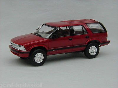 #7032EO Ertl/AMT 1995 Chevrolet Blazer,Apple Red 1/25 Plastic Promo,Fully Assembled