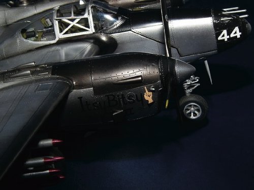 Trumpeter 1/32 P38L-5-LO Lightning Fighter