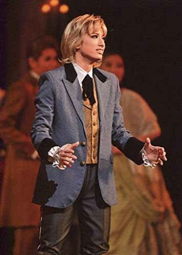 Amazon Co Jp 宝塚歌劇団 花組 柚香光 ライブフォト 上半身 黒灰白茶色衣装 両手ポーズ 2lサイズ 花組東京公演 ポーの一族 舞台写真 ホビー 通販