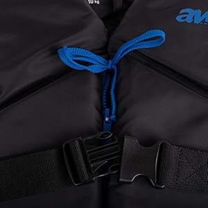 AWN Black Edition 50 N Regattaweste Sicherheitsweste Schwimmhilfe Feststoffweste Kajak Sup Windsurfen Kite 30-40 kg 3 Schnorchelmasken 41DFFvK0WvL. SS300 Diese Schwimm-Weste bietet exzellenten Tragekomfort und eine gute Bewegungsfreiheit. Vorderer Reißverschluss mit zusätzlicher Bandsicherung, verstellbarer Leibgurt mit Kunststoffverschluss. Ideal als Schwimmhilfe für unruhige Gewässer oder unsichere Schwimmer.
Das leichte Material der Weste eignet sich perfekt für das Regattasegeln / –rennen und I-SUP. Ein Idealer Begleiter für Klein und Groß, Freizeit- und Profisegler, Anfänger und Fortgeschrittene.
Egal ob für passionierter Motorbootfahrer oder zum Seglen, Kite- und Windsurfen, Kanu- / Kajak-fahren, SUB- oder Wakeboardfahren - die AWN „black edition“ Regattaweste macht jede Wassersport – Aktivität zu einem leichten, lässigen und vor allem sicheren Erlebnis.