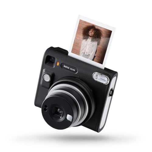 FUJIFILM instax Square SQ40™ Sofortbildkamera für große Bilder | Automatische Belichtung, Blitz & Selfiespiegel – Retro-Design Sofortdruck-Kamera für Partys, Hochzeit & unterwegs | Black