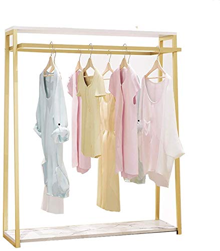 Ropa en un perchero | Percheros de pared, percheros de pie...