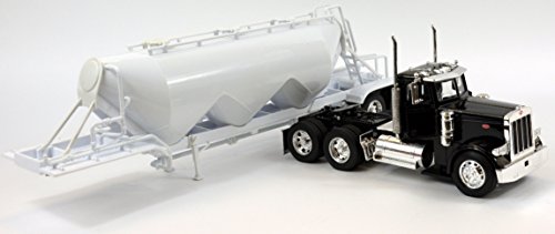 1:32 Scale Peterbilt 379 Pneumatic Trailer