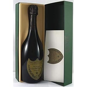 Dom Perignon Vintage Champagne 1992 in einer Geschenkbox. Da zu vier Wein Zubehör, Korkenzieher, Giesser…