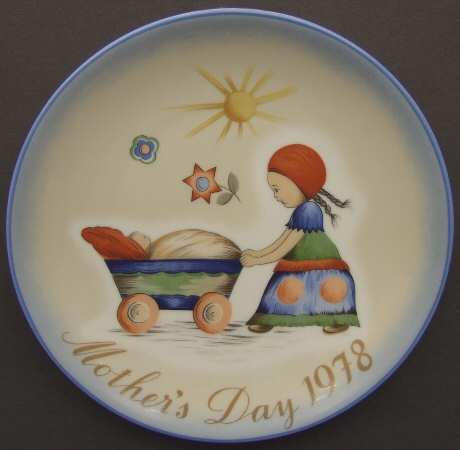 Schmid Hummel ** 1978 Mother's Day Plate - Afternoon Stroll ** 177-117