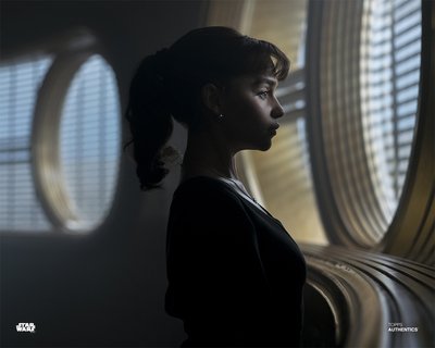 Star Wars Authentics: Emilia Clarke as Qi'Ra in 'Solo: A Star Wars Story' 8x10 Photo