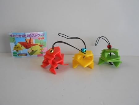 Amazon やわらか折り紙 ストラップ 3種 カラフル 蛙 マスコット全3種 1 蛙 鈴付き 赤 2 蛙 鈴付き 黄 3 蛙 鈴付き カプセル玩具 おもちゃ