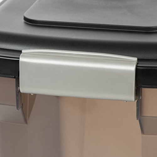 IRIS USA 22 libras / 28 qt WeatherPro contenedor hermético para alimentos de mascotas con ruedas, para perros, gatos, aves, mantiene fresco, fácil movilidad, sin BPA, color humo